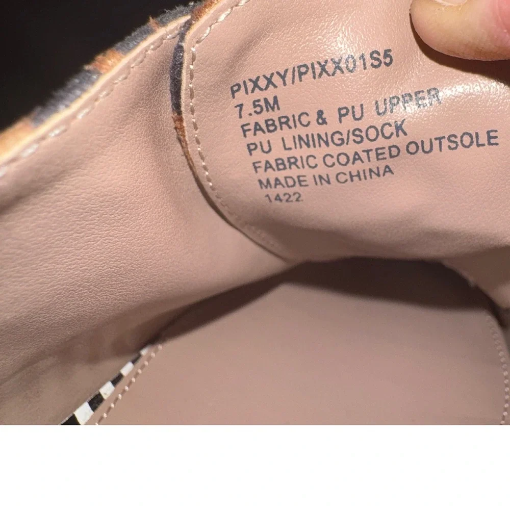 Betsey Johnson Pixxy Oxford Shoes 7.5 Gold Glitter Leopard Heart Pearl Lace Up